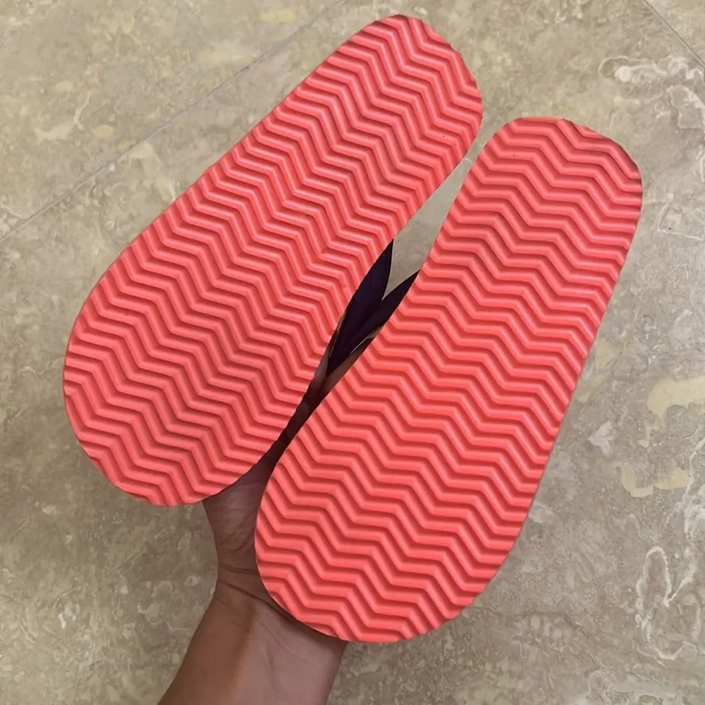 💕Boys flip flops 💕 - Picture 2 of 4